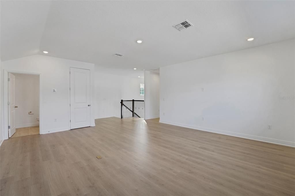 На продажу: $1,103,179 (6 спален, 4 ванн, 3542 Квадратных фут)