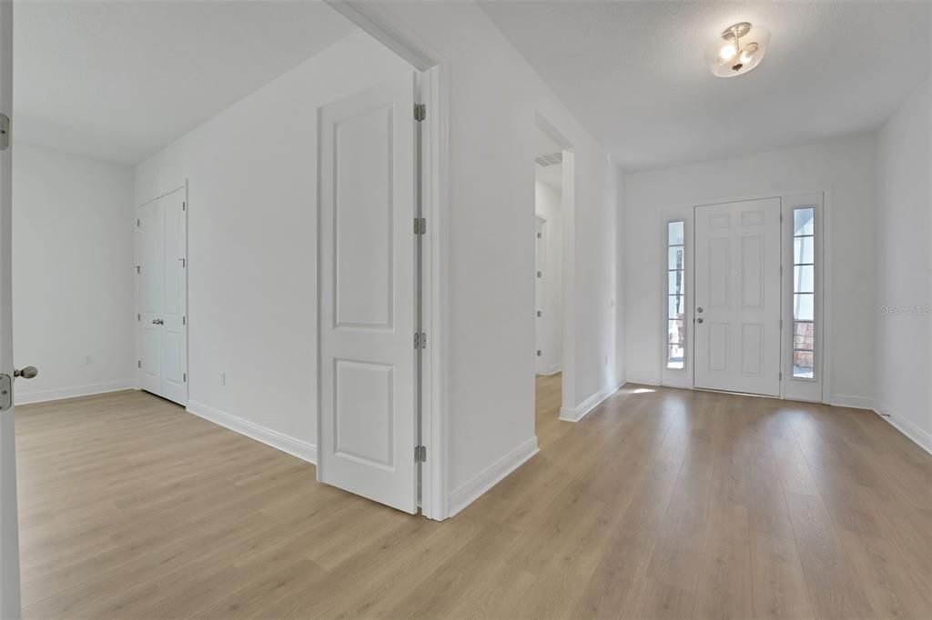 На продажу: $1,103,179 (6 спален, 4 ванн, 3542 Квадратных фут)