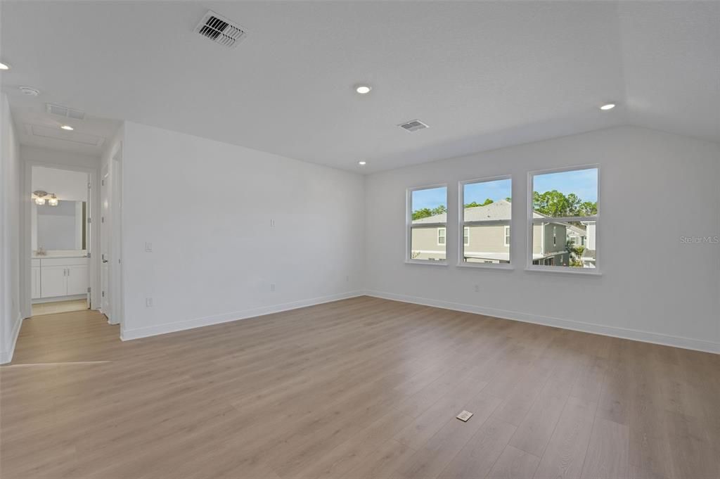 На продажу: $1,103,179 (6 спален, 4 ванн, 3542 Квадратных фут)