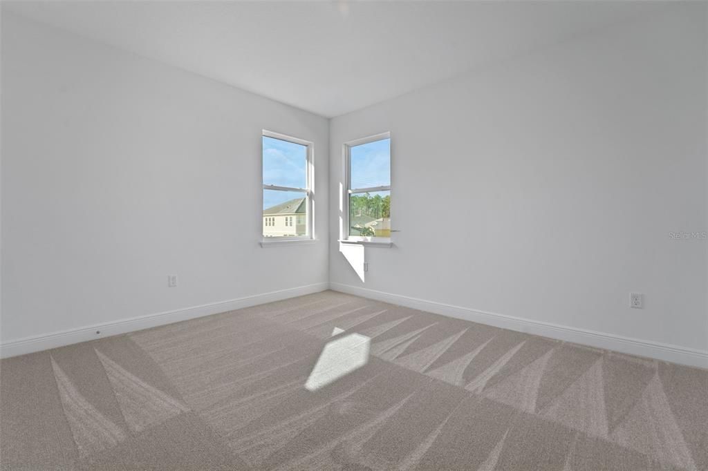 На продажу: $1,103,179 (6 спален, 4 ванн, 3542 Квадратных фут)