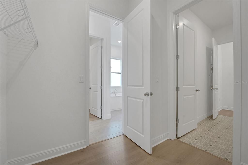 На продажу: $1,103,179 (6 спален, 4 ванн, 3542 Квадратных фут)