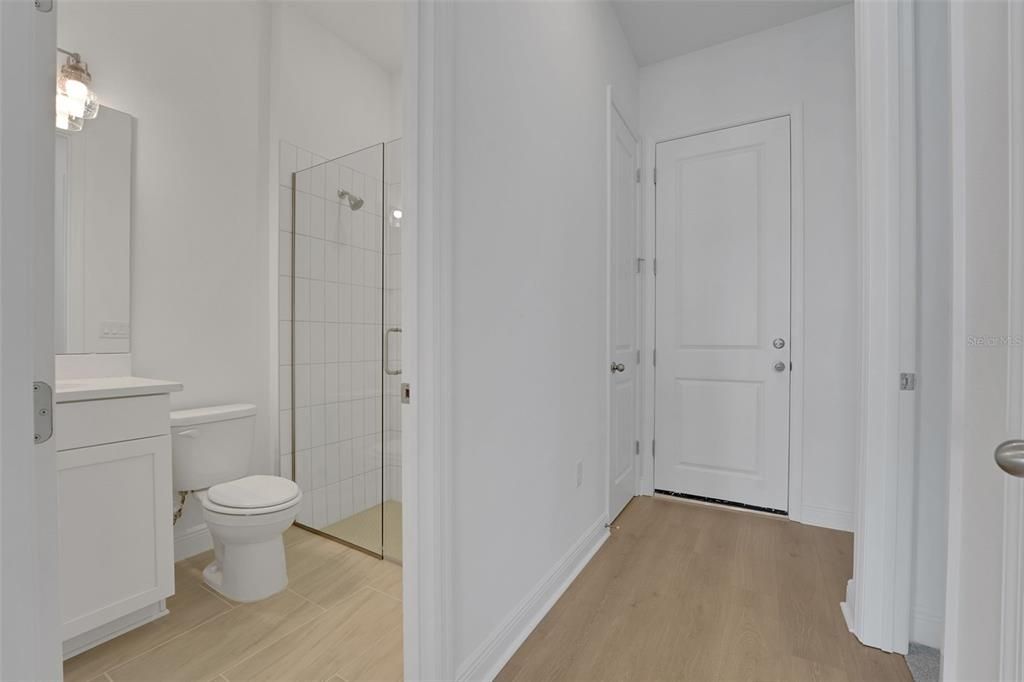 На продажу: $1,103,179 (6 спален, 4 ванн, 3542 Квадратных фут)