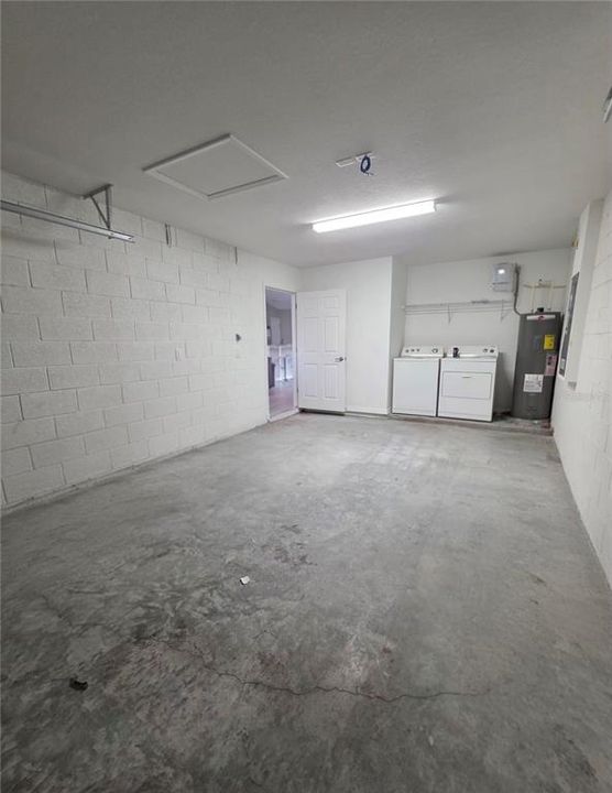 出租: $2,000 (3 贝兹, 2 浴室, 1053 平方英尺)