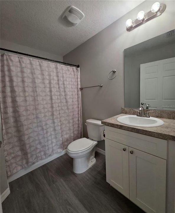 出租: $2,000 (3 贝兹, 2 浴室, 1053 平方英尺)