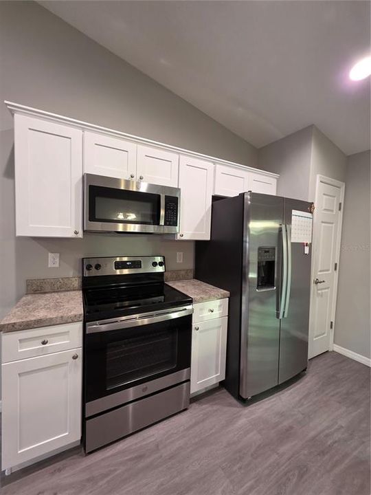 出租: $2,000 (3 贝兹, 2 浴室, 1053 平方英尺)