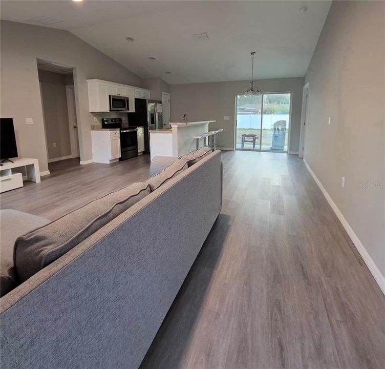 出租: $2,000 (3 贝兹, 2 浴室, 1053 平方英尺)