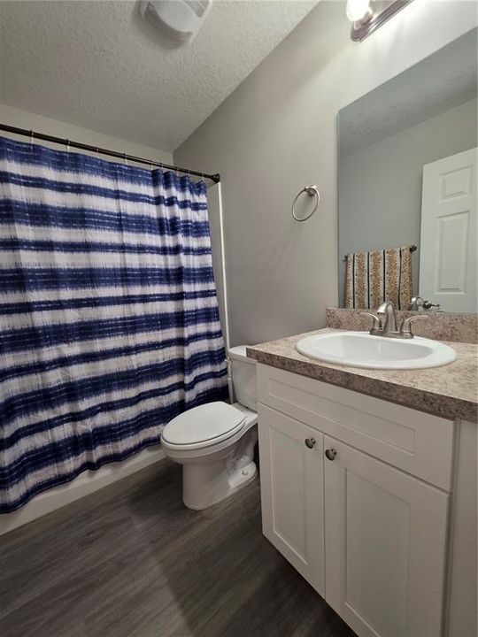 出租: $2,000 (3 贝兹, 2 浴室, 1053 平方英尺)