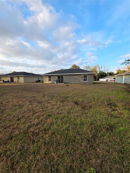 出租: $2,000 (3 贝兹, 2 浴室, 1053 平方英尺)