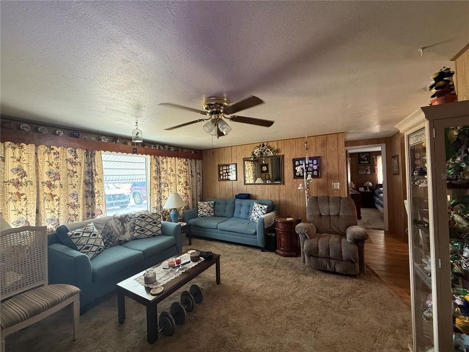 待售: $195,000 (3 贝兹, 2 浴室, 1019 平方英尺)