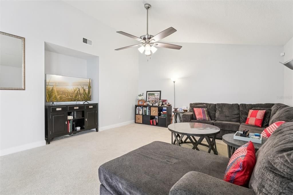 待售: $548,000 (3 贝兹, 2 浴室, 1610 平方英尺)