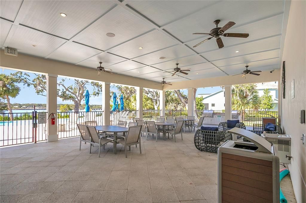 En Venta: $654,900 (4 camas, 3 baños, 2587 Pies cuadrados)