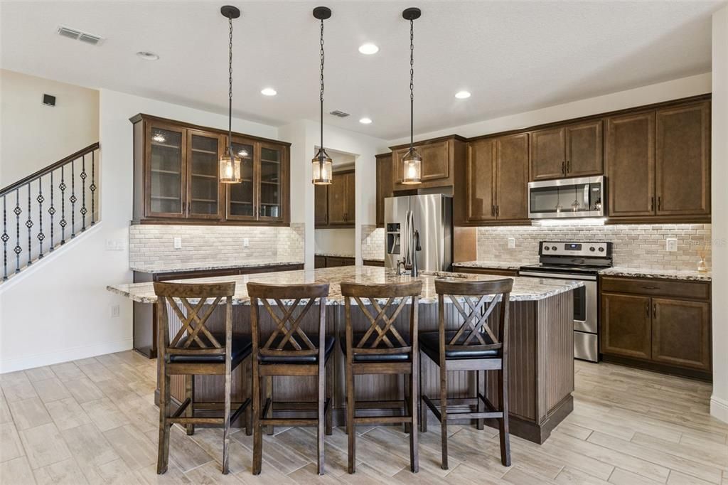 На продажу: $695,000 (4 спален, 3 ванн, 2587 Квадратных фут)