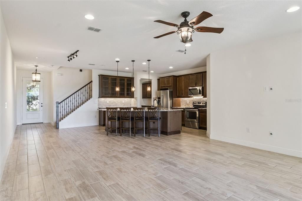 На продажу: $695,000 (4 спален, 3 ванн, 2587 Квадратных фут)