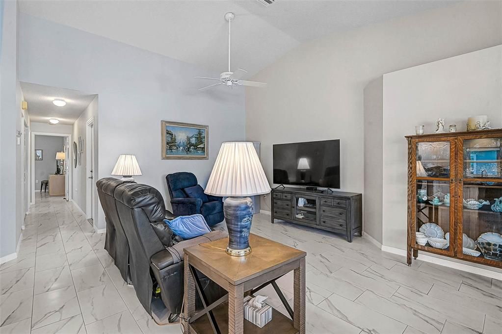 На продажу: $329,900 (3 спален, 2 ванн, 1659 Квадратных фут)