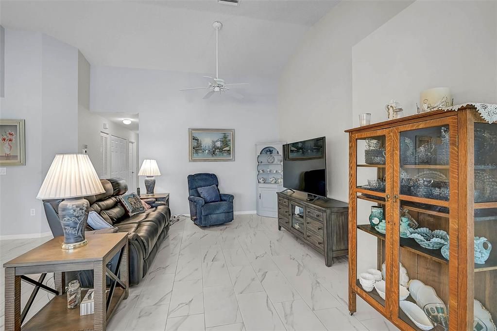 На продажу: $329,900 (3 спален, 2 ванн, 1659 Квадратных фут)