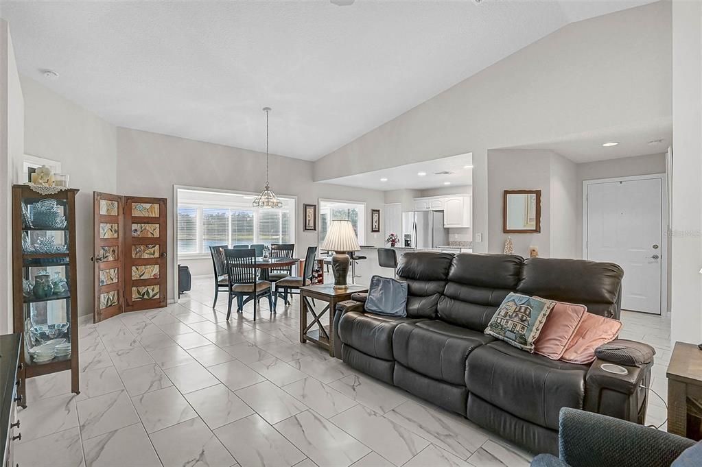 На продажу: $329,900 (3 спален, 2 ванн, 1659 Квадратных фут)