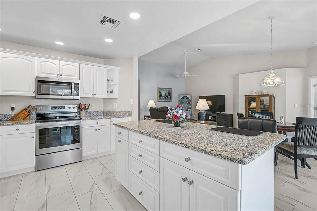 На продажу: $329,900 (3 спален, 2 ванн, 1659 Квадратных фут)