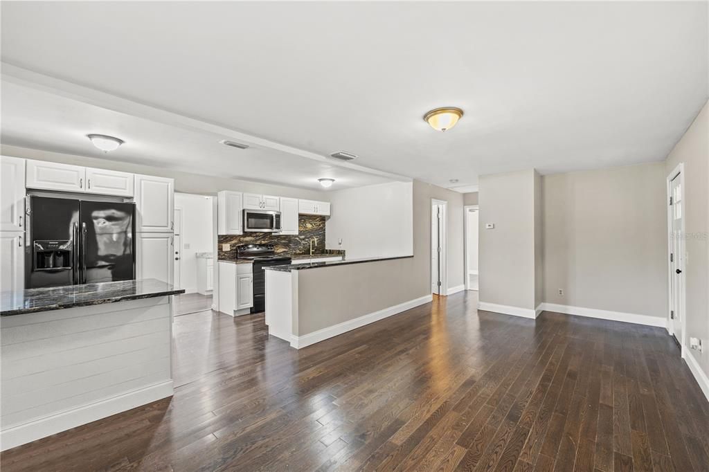 En Venta: $549,000 (2 camas, 1 baños, 776 Pies cuadrados)