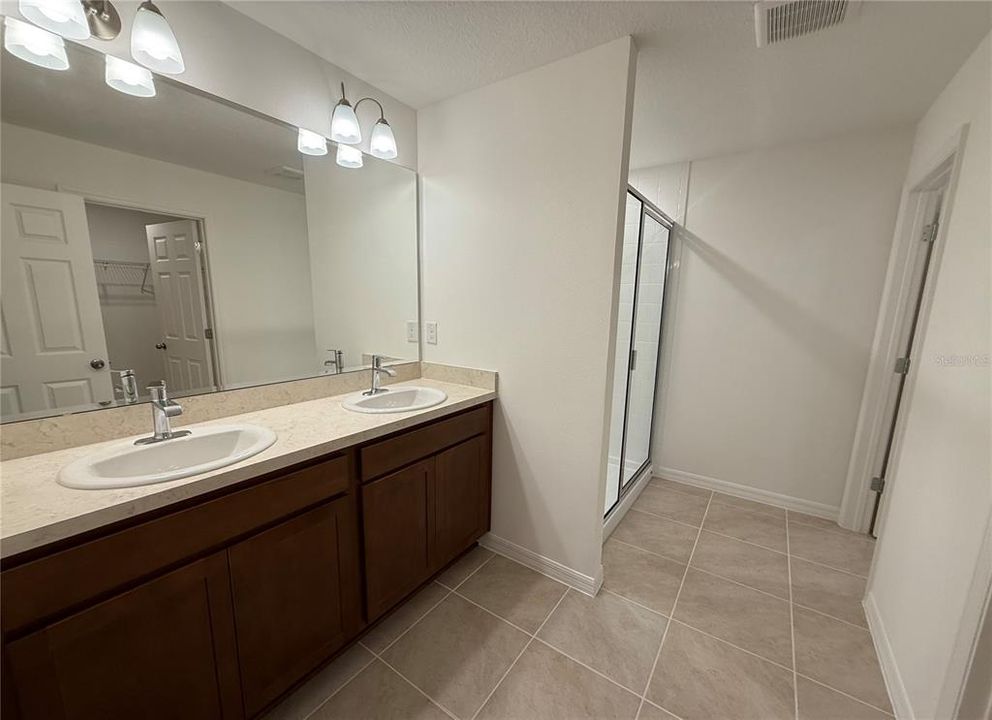 出租: $2,400 (4 贝兹, 2 浴室, 2140 平方英尺)