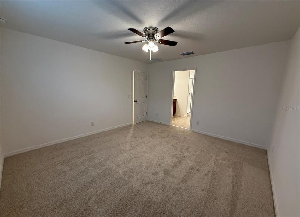 出租: $2,400 (4 贝兹, 2 浴室, 2140 平方英尺)