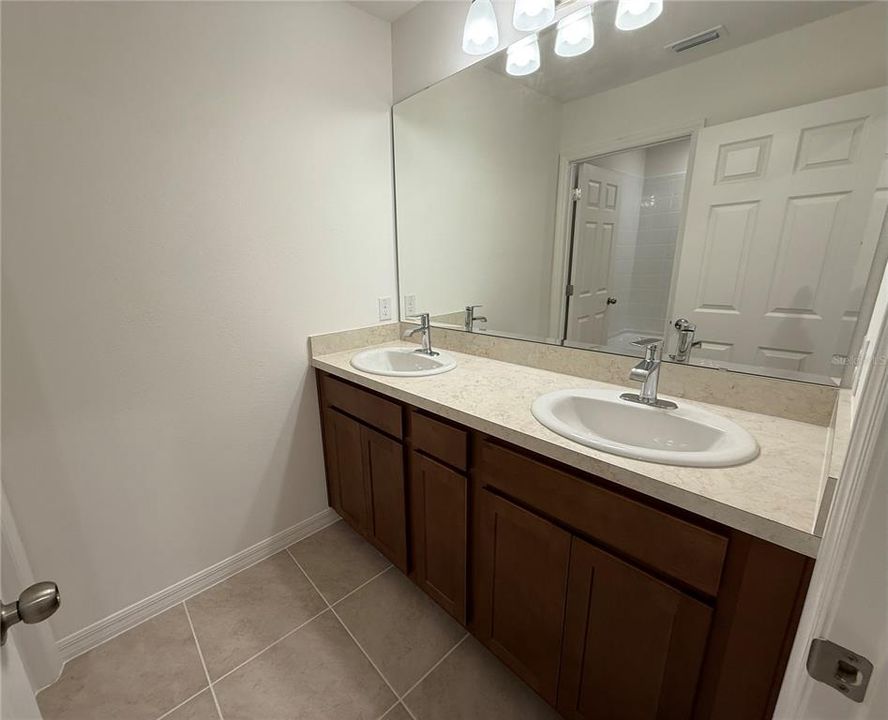 出租: $2,400 (4 贝兹, 2 浴室, 2140 平方英尺)