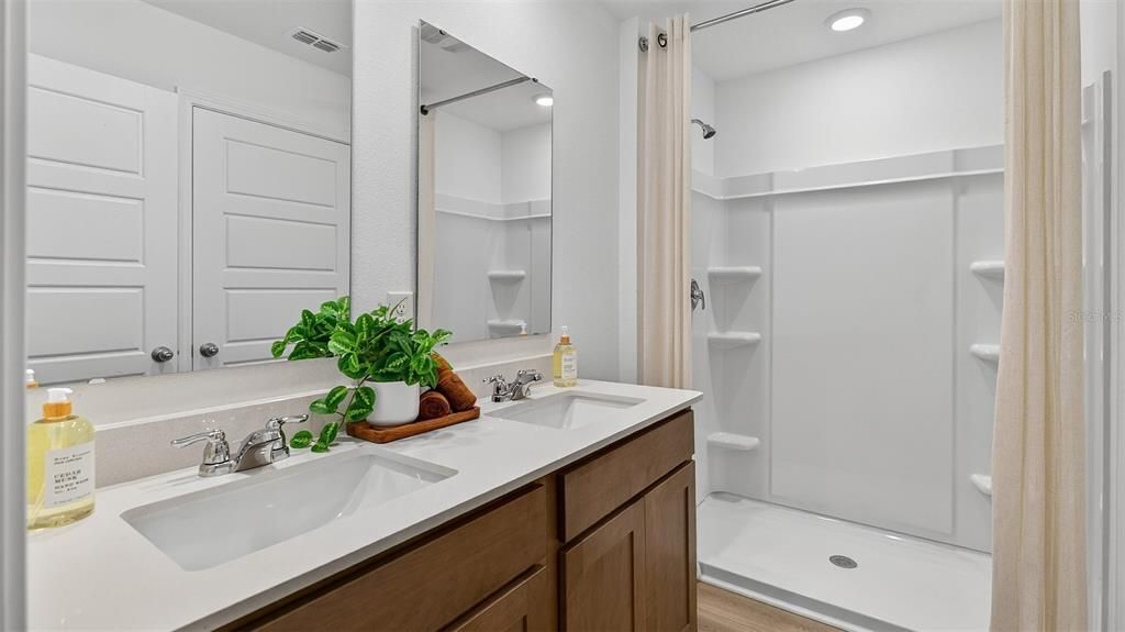 待售: $296,990 (4 贝兹, 2 浴室, 1609 平方英尺)