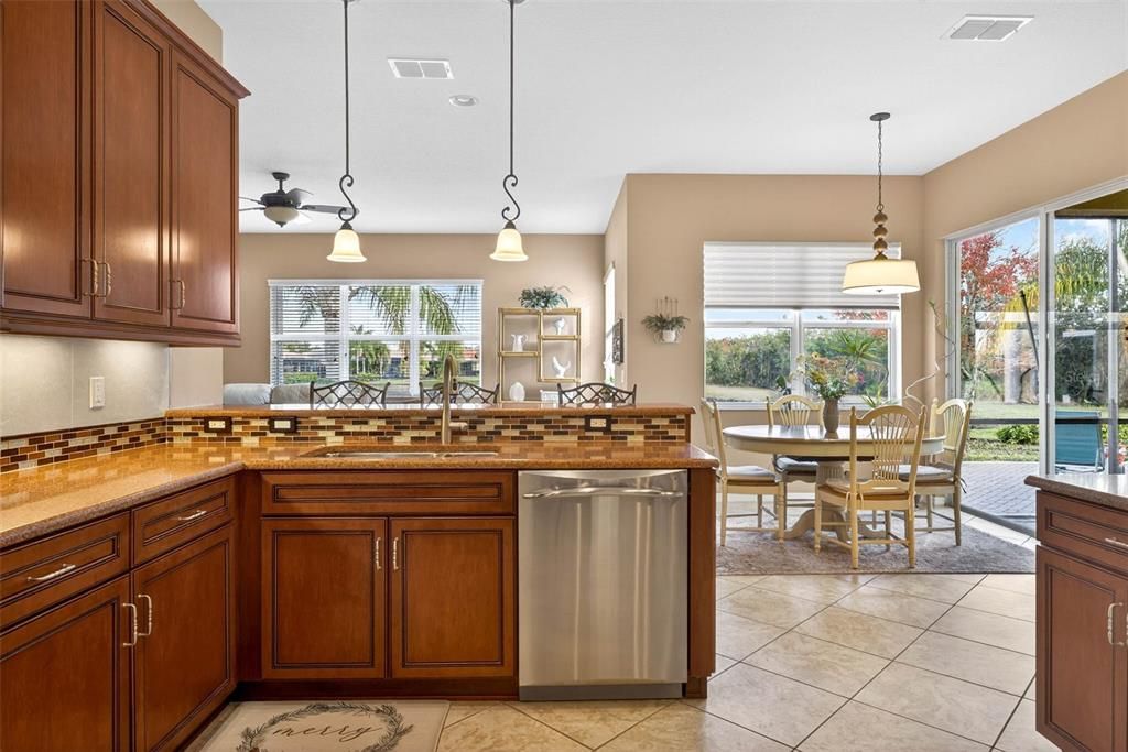 待售: $515,000 (3 贝兹, 2 浴室, 2465 平方英尺)