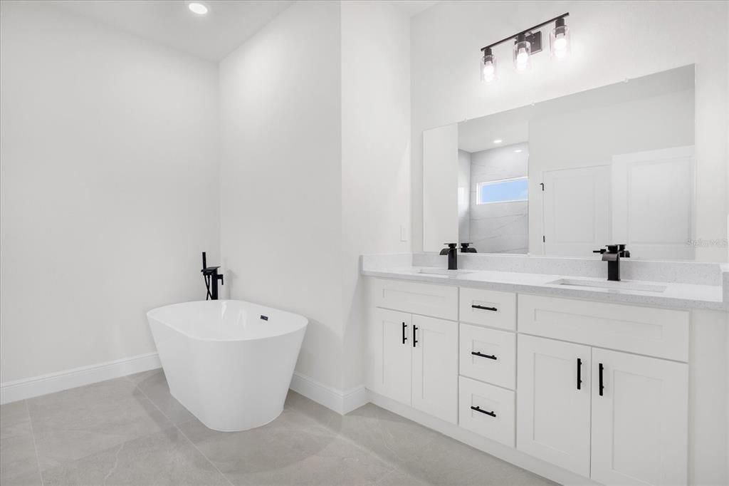 На продажу: $300,000 (4 спален, 3 ванн, 1865 Квадратных фут)