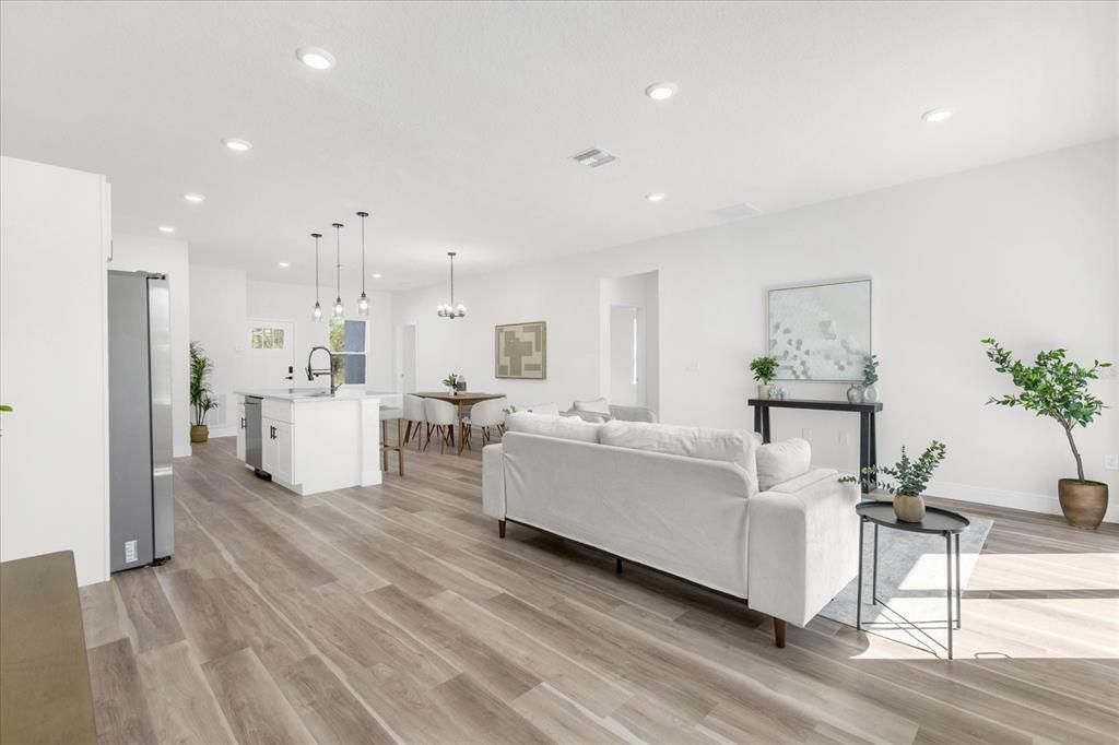 На продажу: $300,000 (4 спален, 3 ванн, 1865 Квадратных фут)