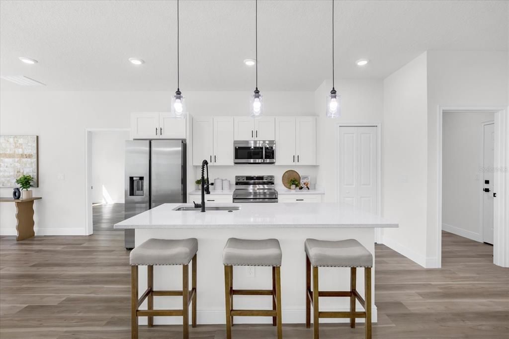 На продажу: $300,000 (4 спален, 3 ванн, 1865 Квадратных фут)