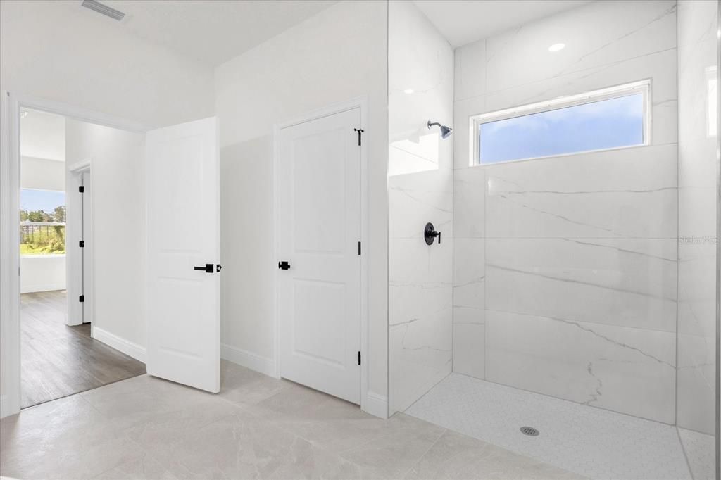 На продажу: $300,000 (4 спален, 3 ванн, 1865 Квадратных фут)