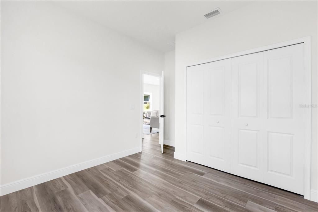 На продажу: $300,000 (4 спален, 3 ванн, 1865 Квадратных фут)