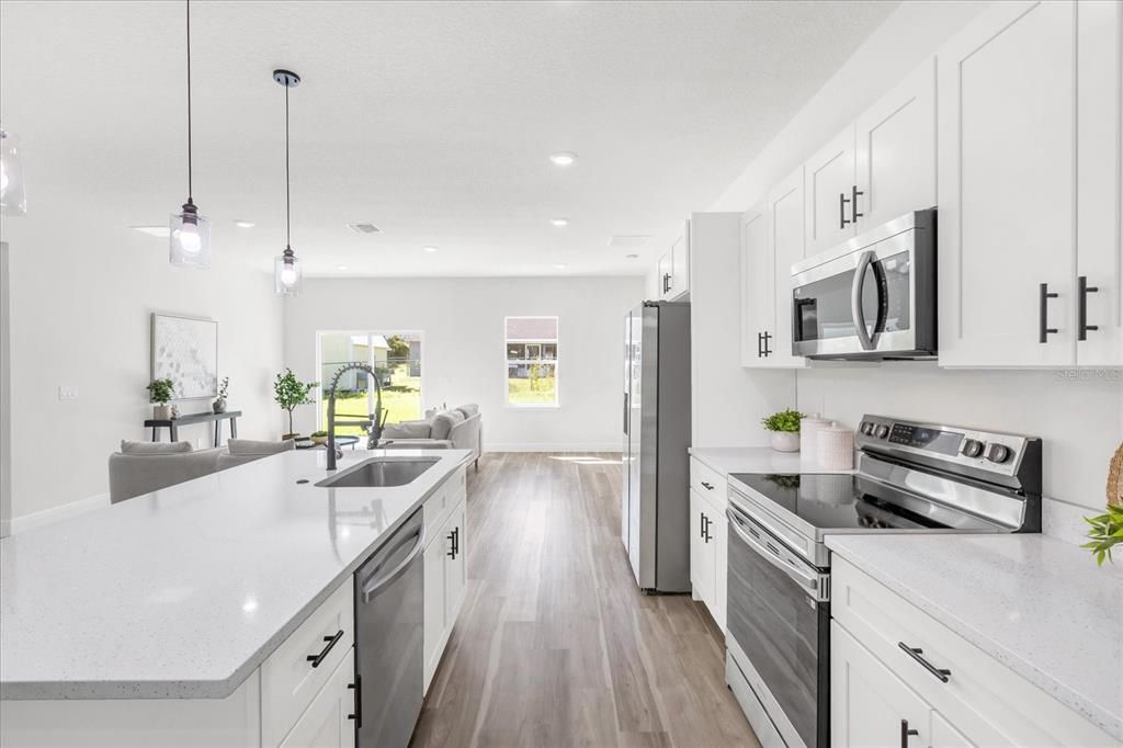 На продажу: $300,000 (4 спален, 3 ванн, 1865 Квадратных фут)