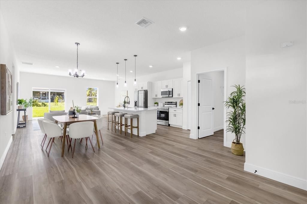 На продажу: $300,000 (4 спален, 3 ванн, 1865 Квадратных фут)