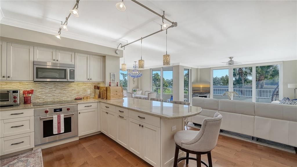 На продажу: $1,089,000 (2 спален, 2 ванн, 1602 Квадратных фут)