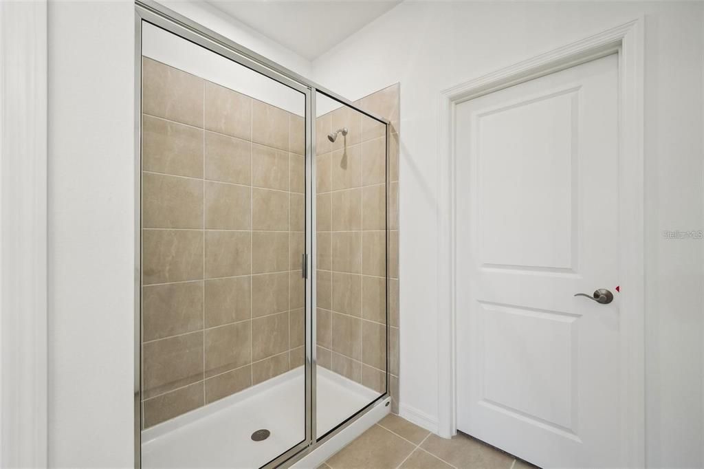 En Venta: $349,490 (4 camas, 3 baños, 2001 Pies cuadrados)