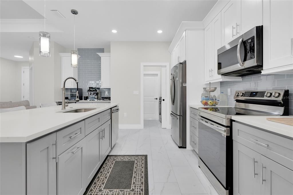 For Sale: $419,900 (4 beds, 2 baths, 1829 Square Feet)