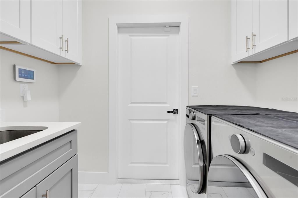 For Sale: $419,900 (4 beds, 2 baths, 1829 Square Feet)