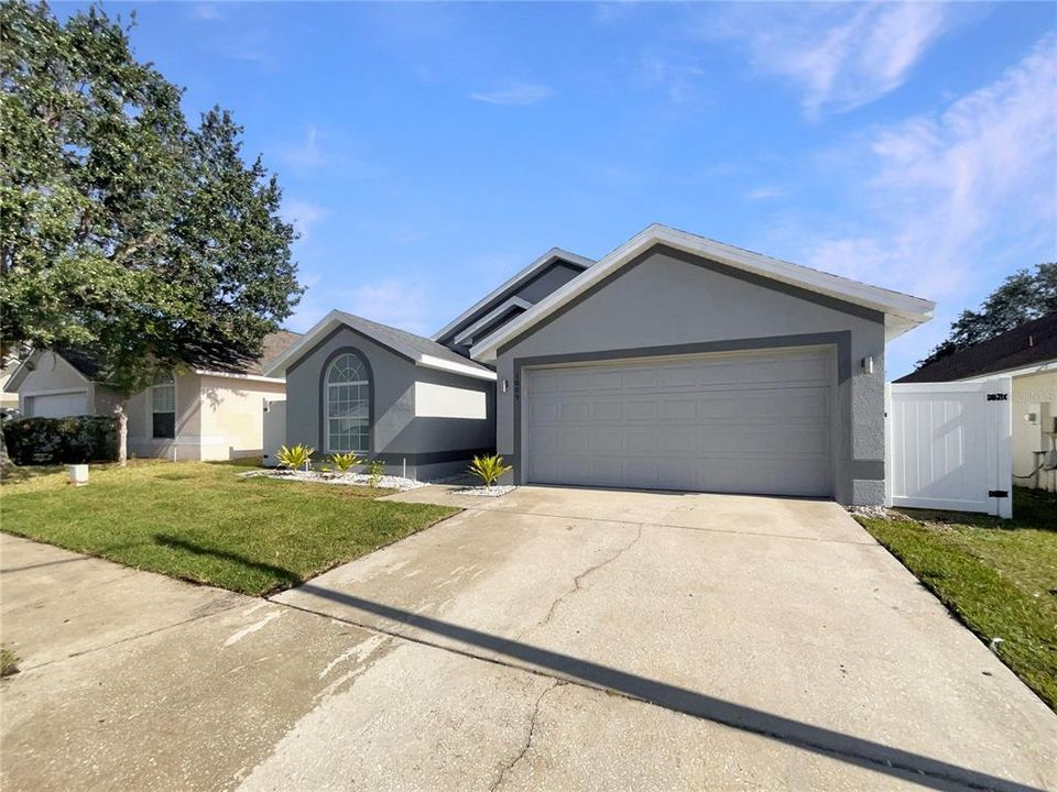 For Sale: $364,000 (4 beds, 2 baths, 1674 Square Feet)