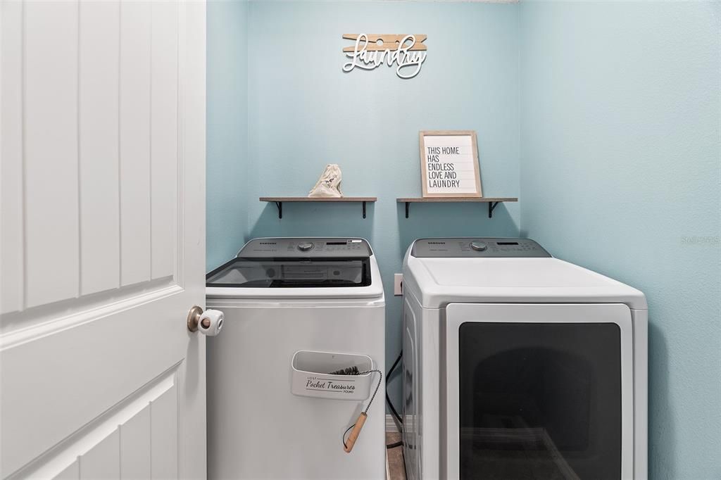 En Venta: $349,700 (4 camas, 2 baños, 2085 Pies cuadrados)