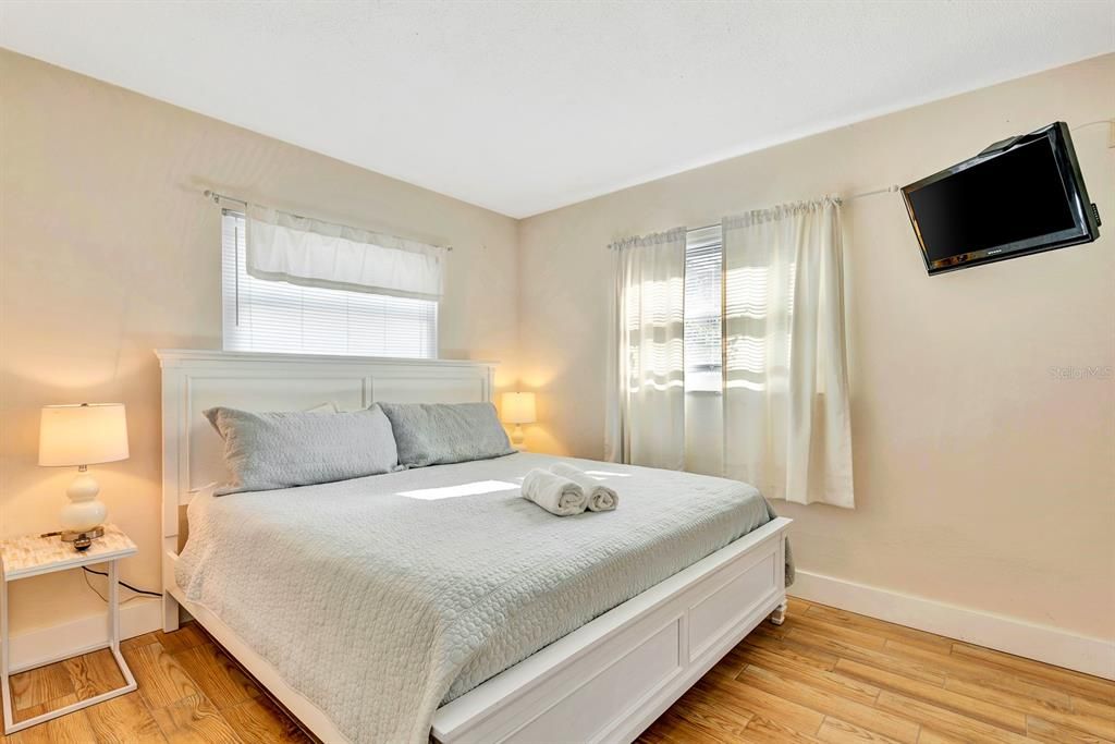 待售: $845,000 (2 贝兹, 0 浴室, 810 平方英尺)