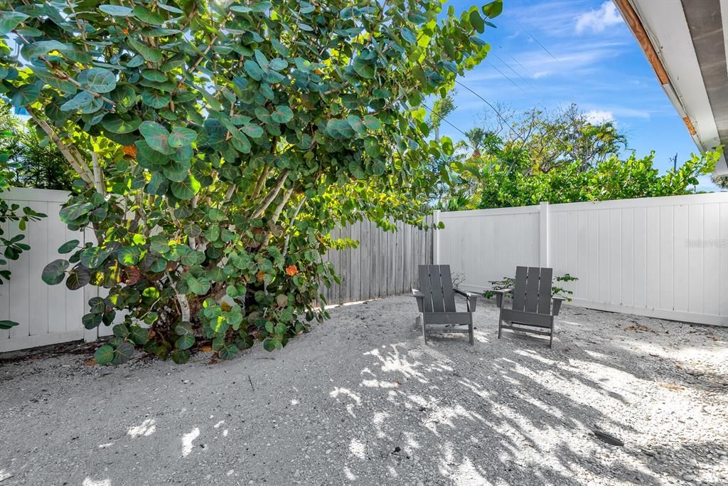 待售: $845,000 (2 贝兹, 0 浴室, 810 平方英尺)