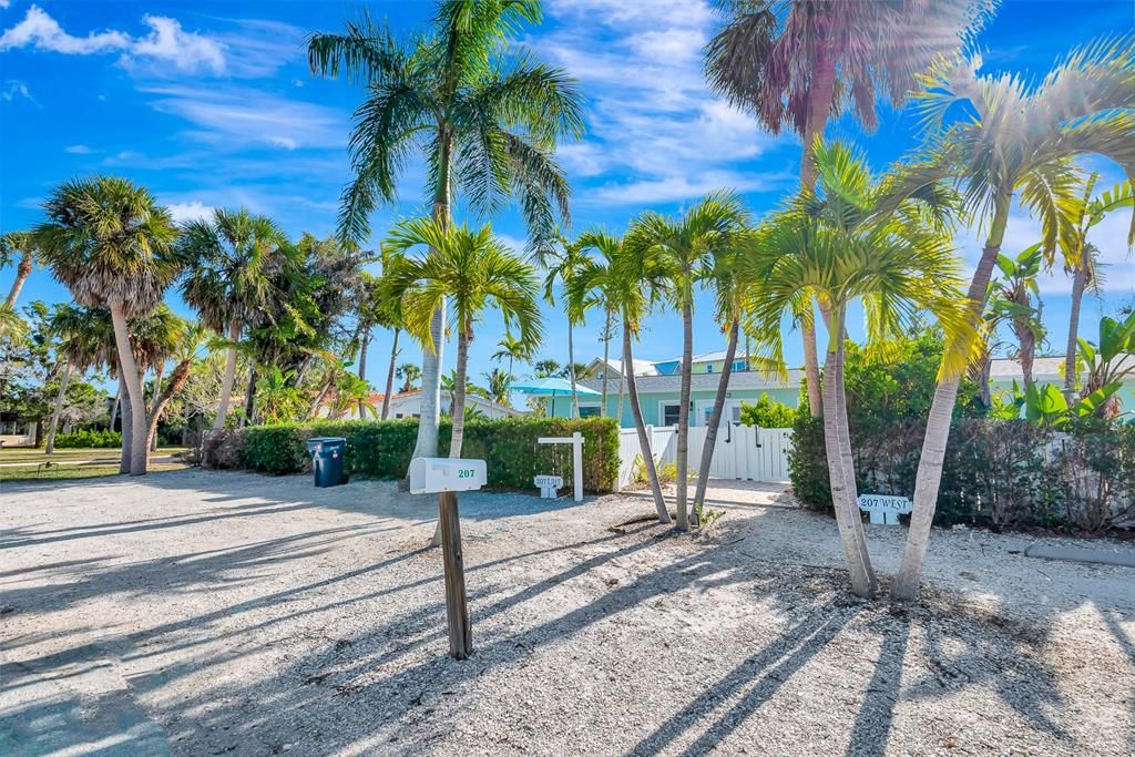 待售: $845,000 (2 贝兹, 0 浴室, 810 平方英尺)