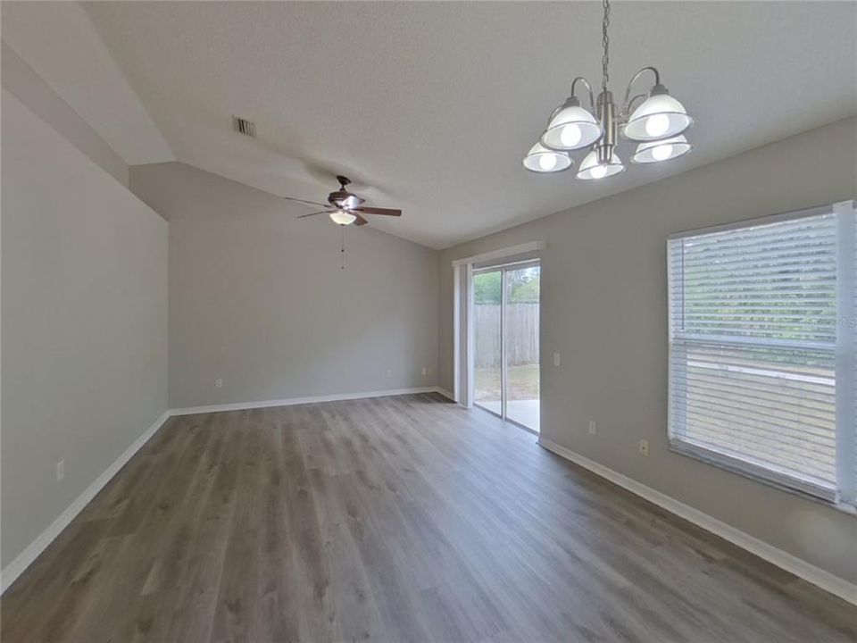 出租: $1,989 (3 贝兹, 2 浴室, 1226 平方英尺)