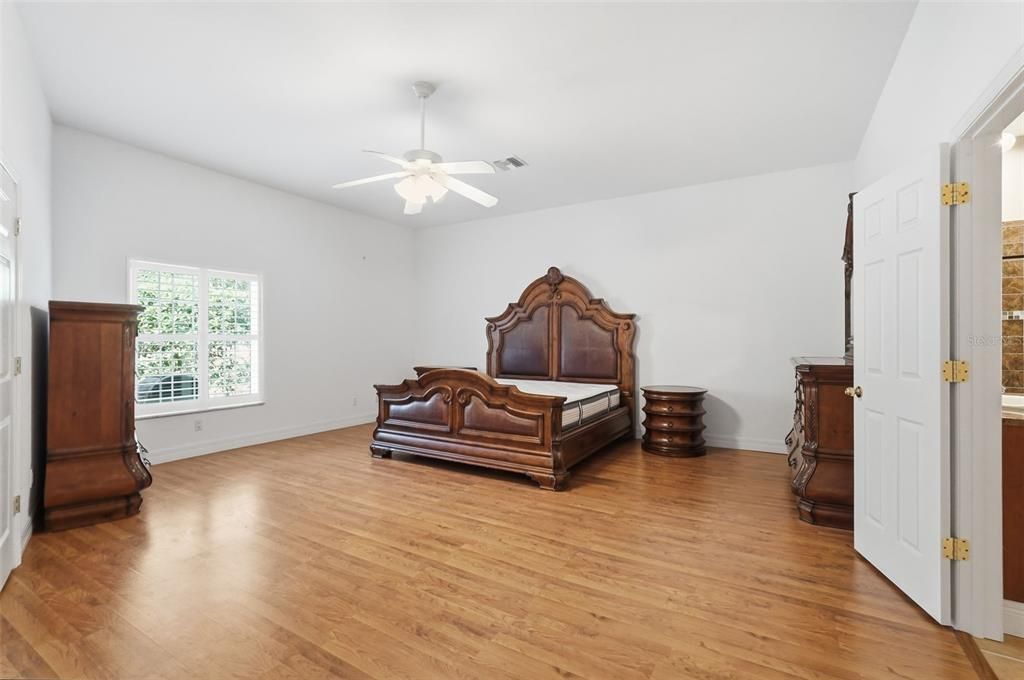 Activo con contrato: $499,900 (3 camas, 2 baños, 3543 Pies cuadrados)
