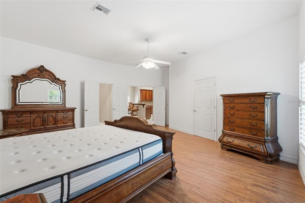 Activo con contrato: $499,900 (3 camas, 2 baños, 3543 Pies cuadrados)