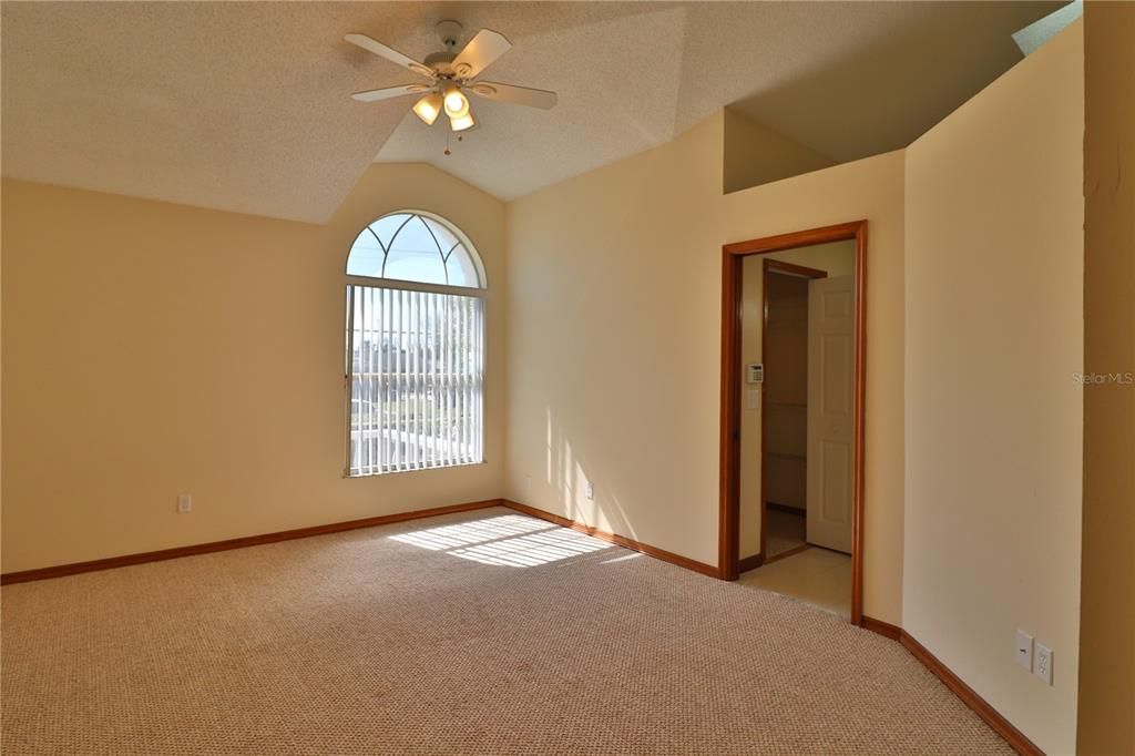 For Rent: $2,100 (3 beds, 2 baths, 2109 Square Feet)