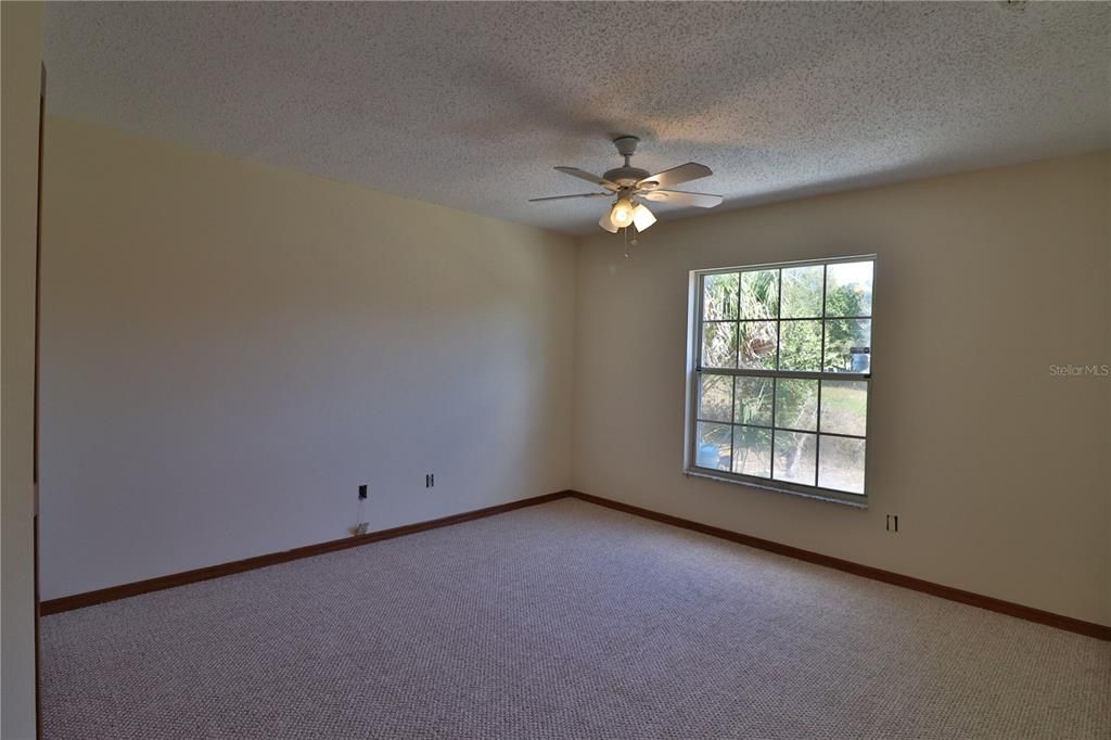 For Rent: $2,100 (3 beds, 2 baths, 2109 Square Feet)