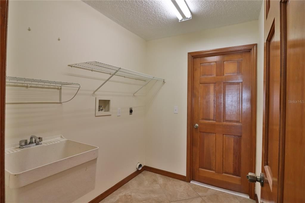 For Rent: $2,100 (3 beds, 2 baths, 2109 Square Feet)