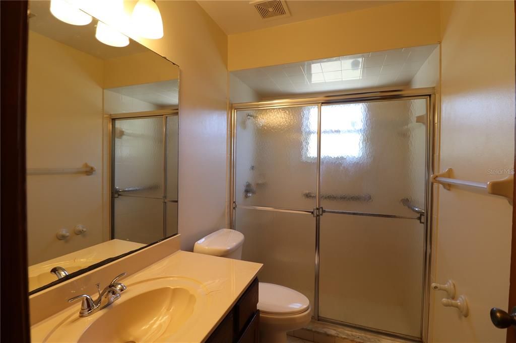 For Rent: $2,100 (3 beds, 2 baths, 2109 Square Feet)